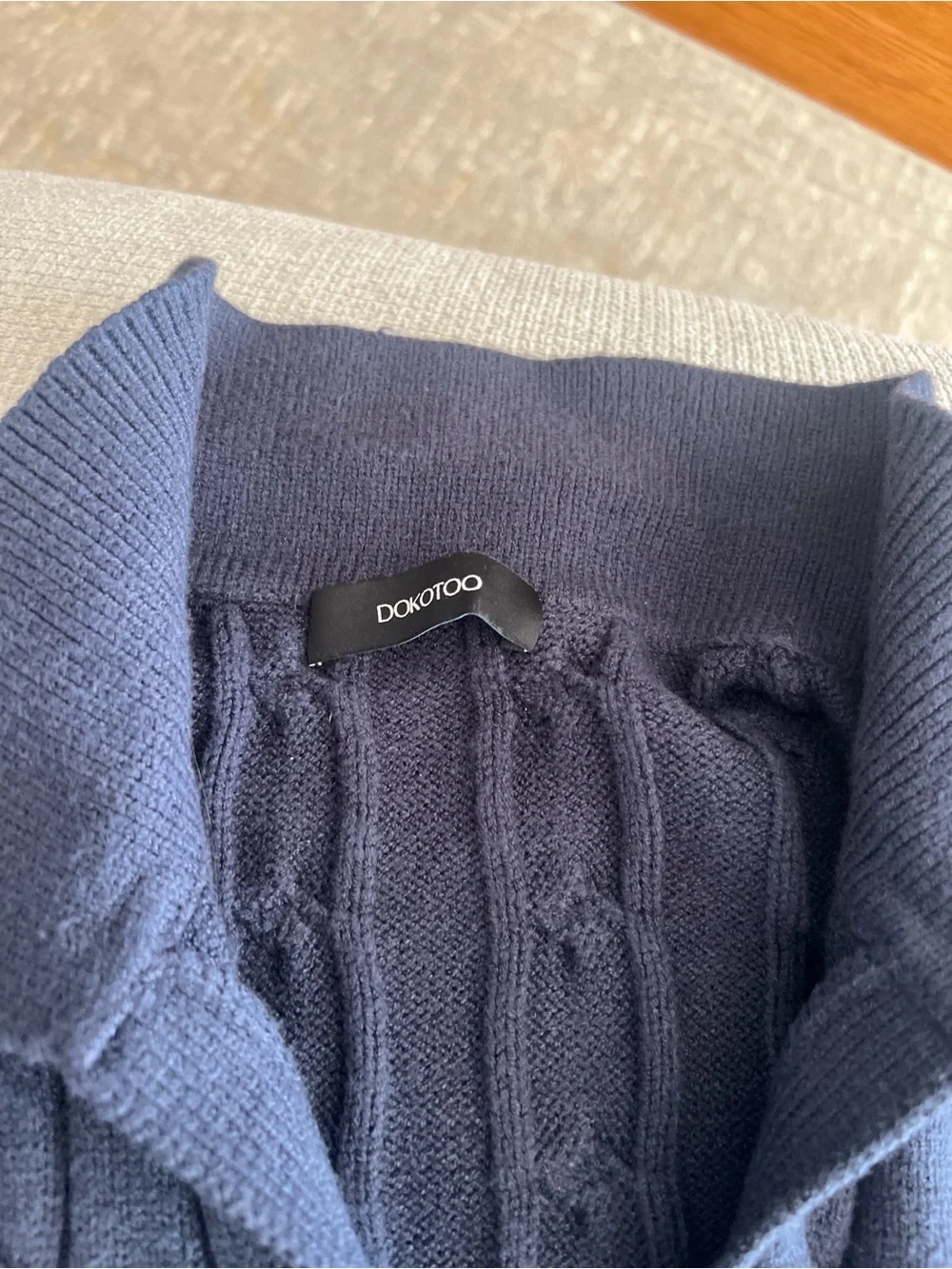 Cable-Knit V-Neck Sleeveless Sweater - Navy